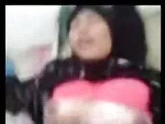 आन्या ने फुल हद में सेक्सी मूवी अपना लंड उसकी चूत से निगल लिया