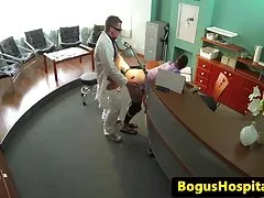 लेडी विक्टोरिया अपने प्रेमी के काले स्ट्रैपआन के साथ हॉलीवुड फुल सेक्स फिल्म मुंह और गुदा में गड़बड़ हो जाती है