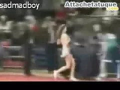 सुंदर महिला अपने घुटनों पर बैठ गई सेक्स हिंदी फुल मूवी और एक स्टड के लिए अपने गधे को उजागर किया