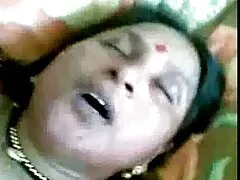कार में ड्राइव करते समय सेक्सी मूवी फुल हड हिंदी मे कुतिया हस्तमैथुन करती है