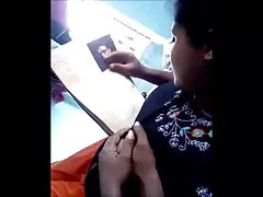 मिया अपनी फुल हिंदी सेक्स मूवी चूत को गुब्बारे से रगड़ती है